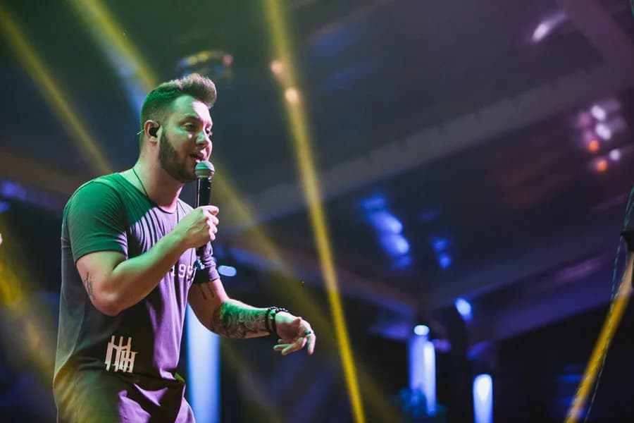 Bruno e Denner durante show em Goiânia