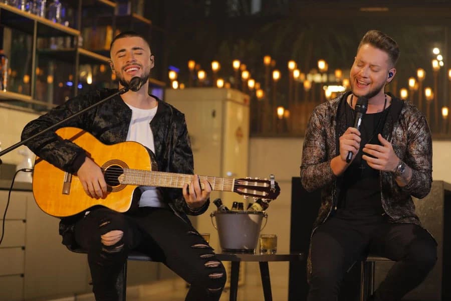 Dupla sertaneja Bruno & Denner anuncia lançamento de seu primeiro DVD, “Isso é Bruno & Denner” — foto de divulgação