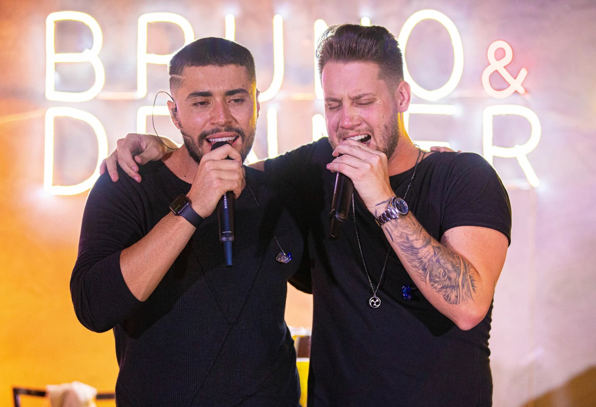 Sertanejos Bruno & Denner são entrevistados na Rádio Liberal, nesta quinta-feira (19/11) — foto de divulgação